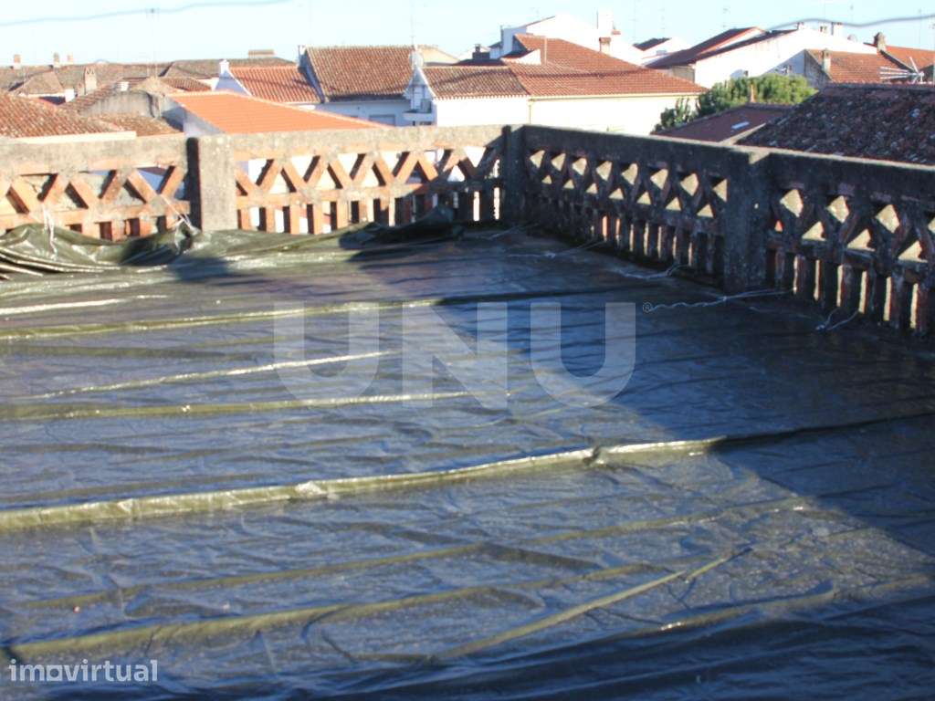 Duas Moradias para Remodelar para Venda na Lousa, Castelo Branco - Grande imagem: 2/17