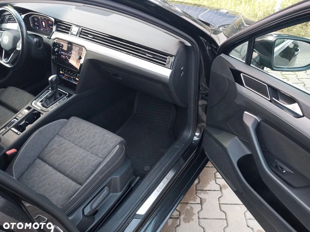 Volkswagen Passat - 12