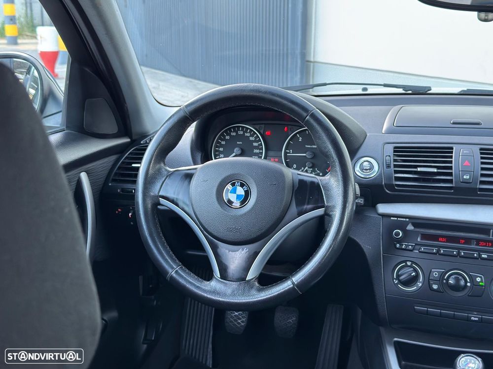 BMW 118 d Line Urban - 23