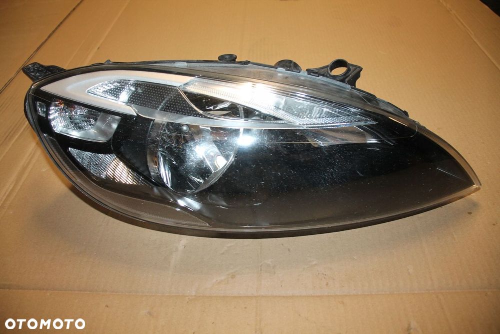 VOLVO V40 PRAWA LAMPA PRAWY REFLEKTOR H7 31420004 - 1