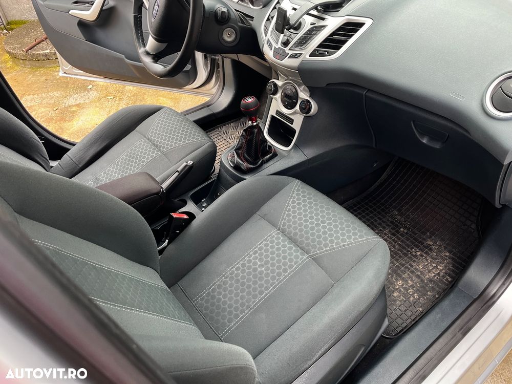 Ford Fiesta 1.6 TDCi DPF Titanium - 12