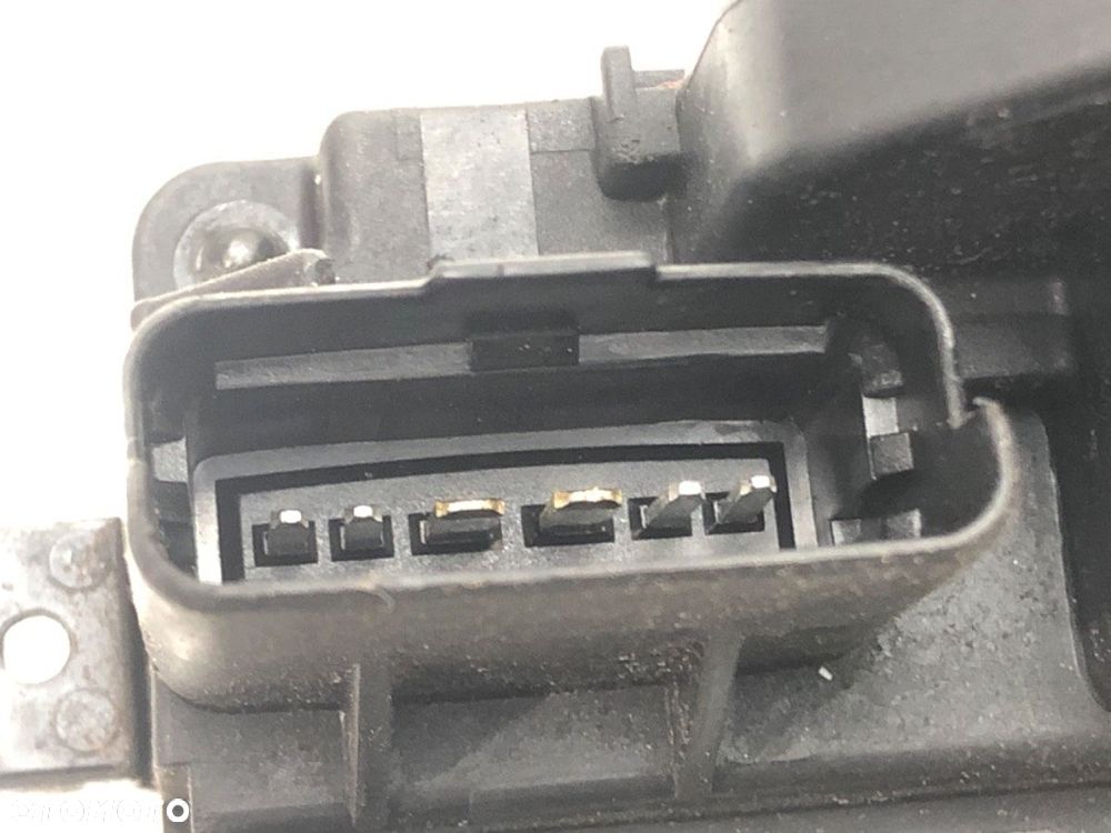 ZAMEK DRZWI LEWY PRZÓD  HYUNDAI i30 Kombi (FD) 2007 - 2012 1.6 CRDi 85 kW [116 KM] olej napędowy - 6