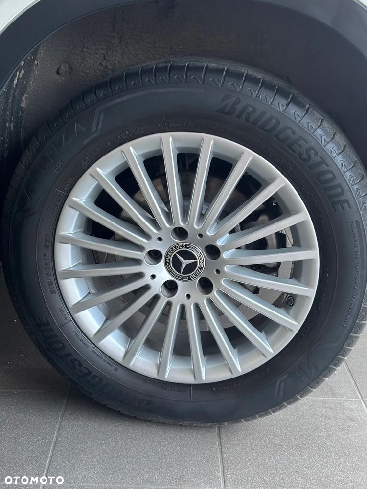 Mercedes-Benz GLA - 9