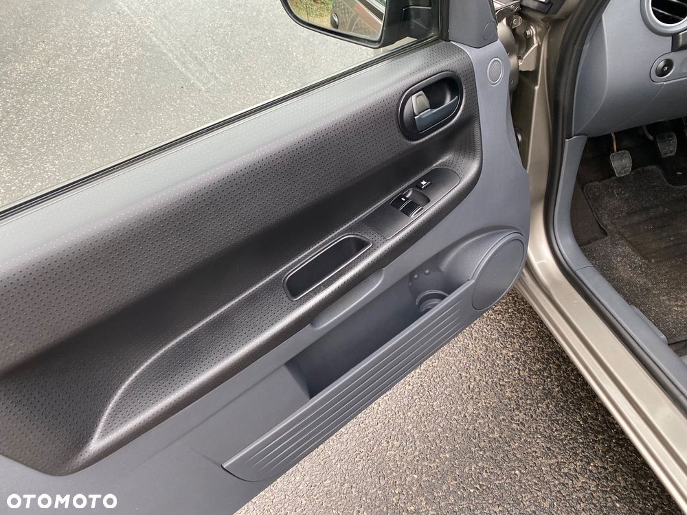 Mitsubishi Colt 1.1 - 11