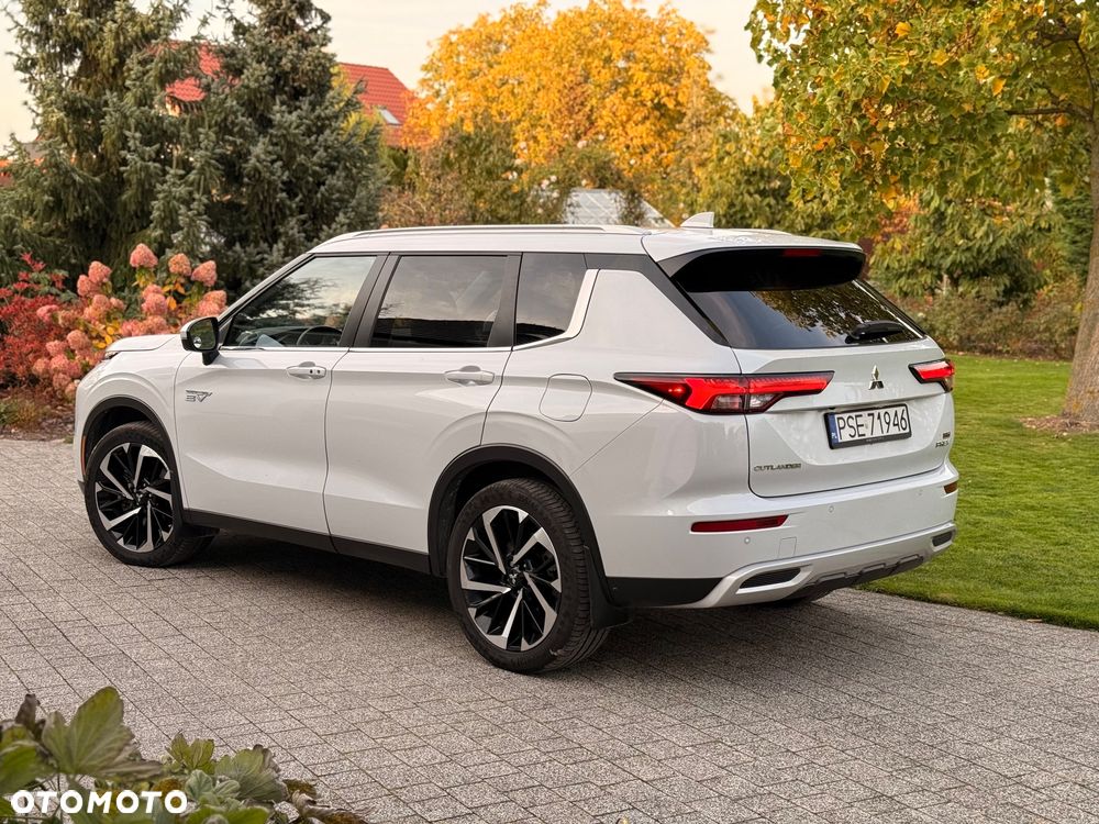 Mitsubishi Outlander - 4