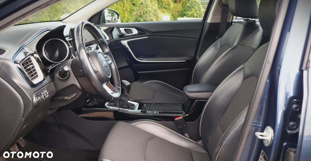 Kia XCeed - 16