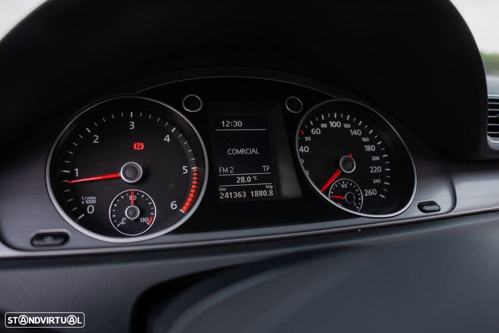 VW Passat 1.6 TDI Confortline BM - 31