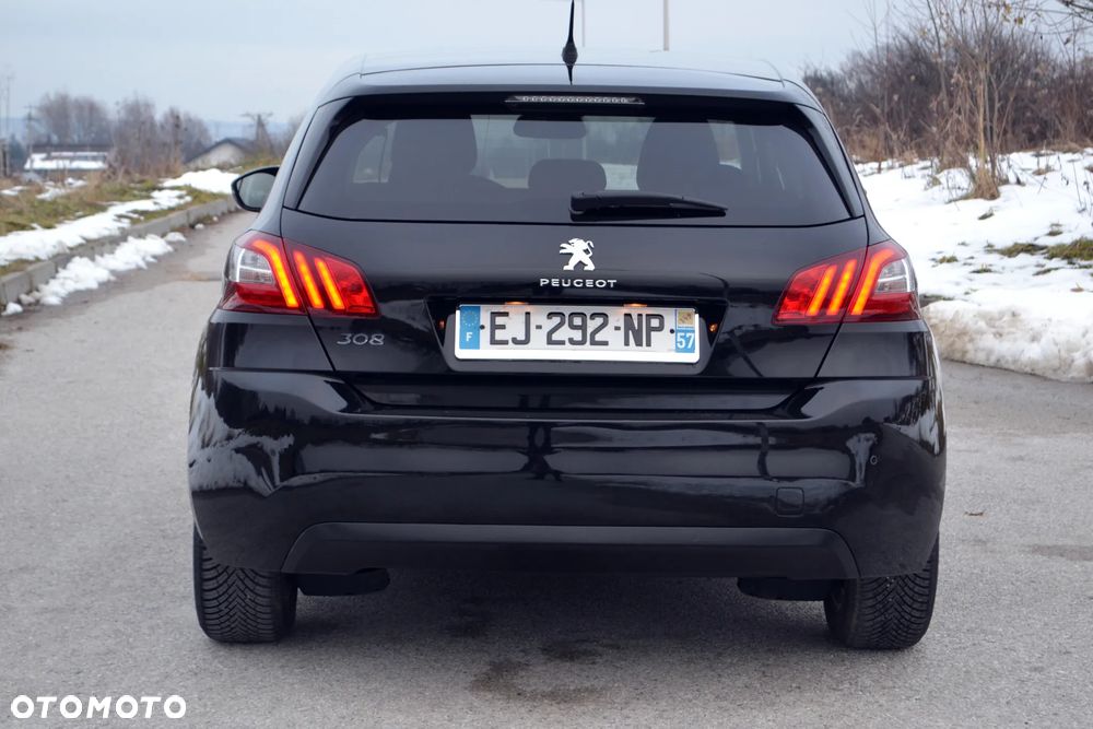 Peugeot 308 - 8