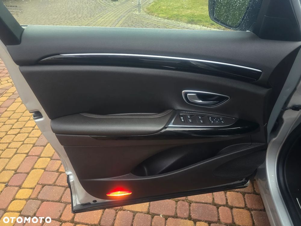 Renault Espace 1.6 dCi Energy Initiale Paris EDC 7os - 29