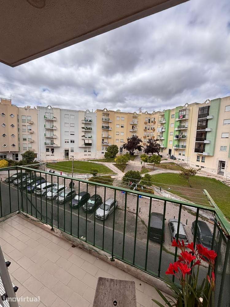 Apartamento T2 na Pontinha Bom estado - Grande imagem: 2/31