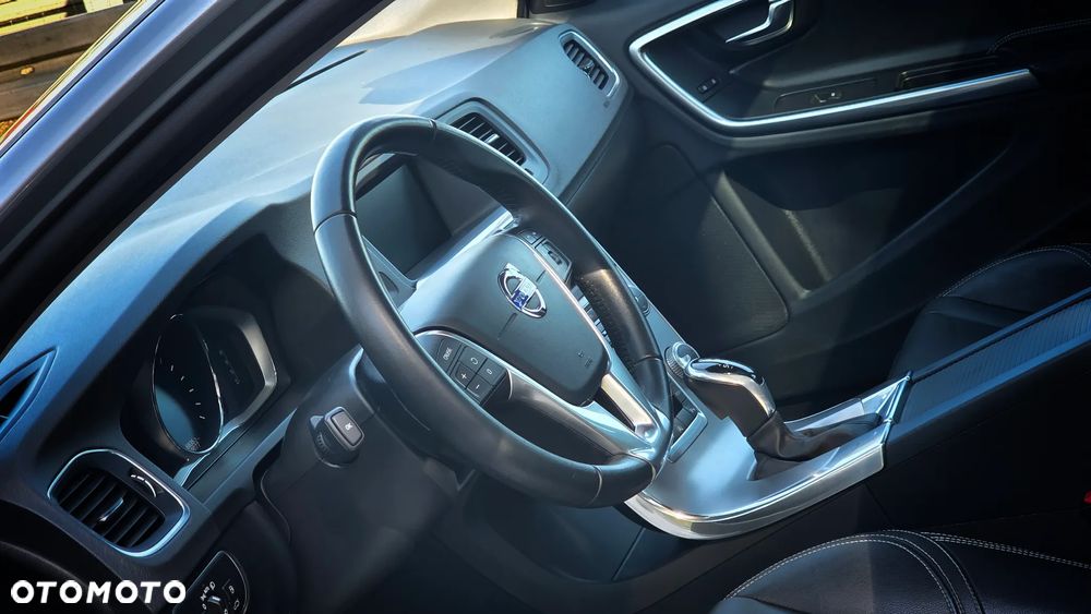 Volvo S60 T5 Drive-E Dynamic Edition (Momentum) - 19