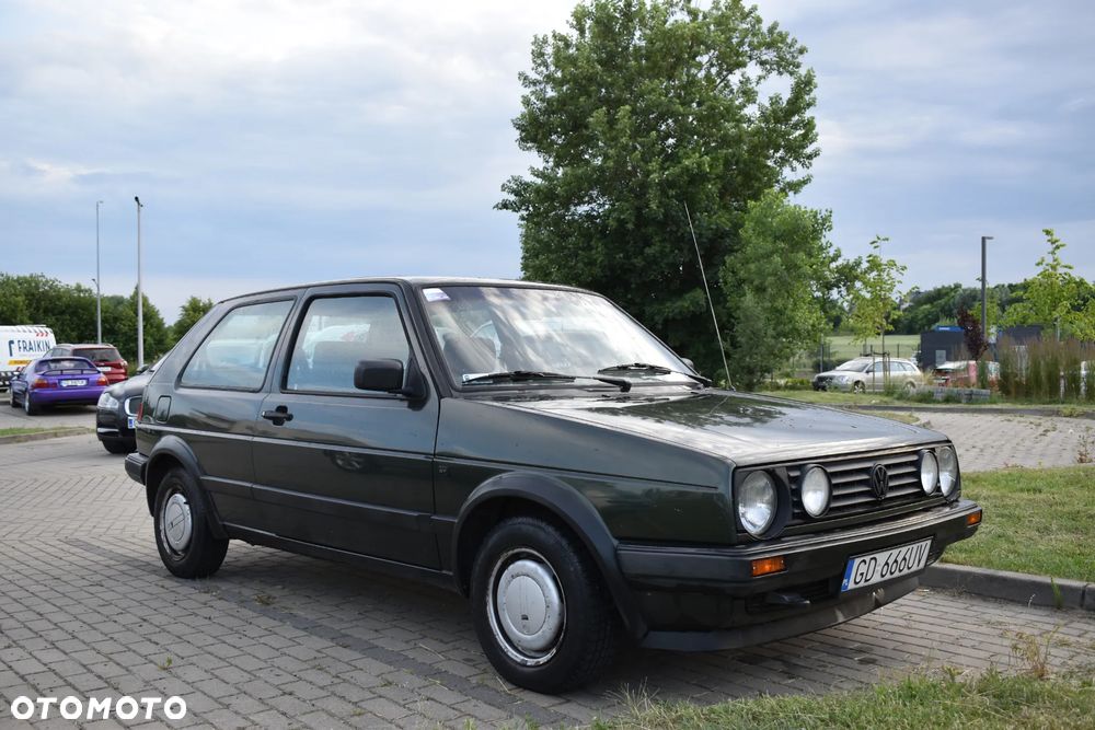 Volkswagen Golf 1.8 GT Special - 2