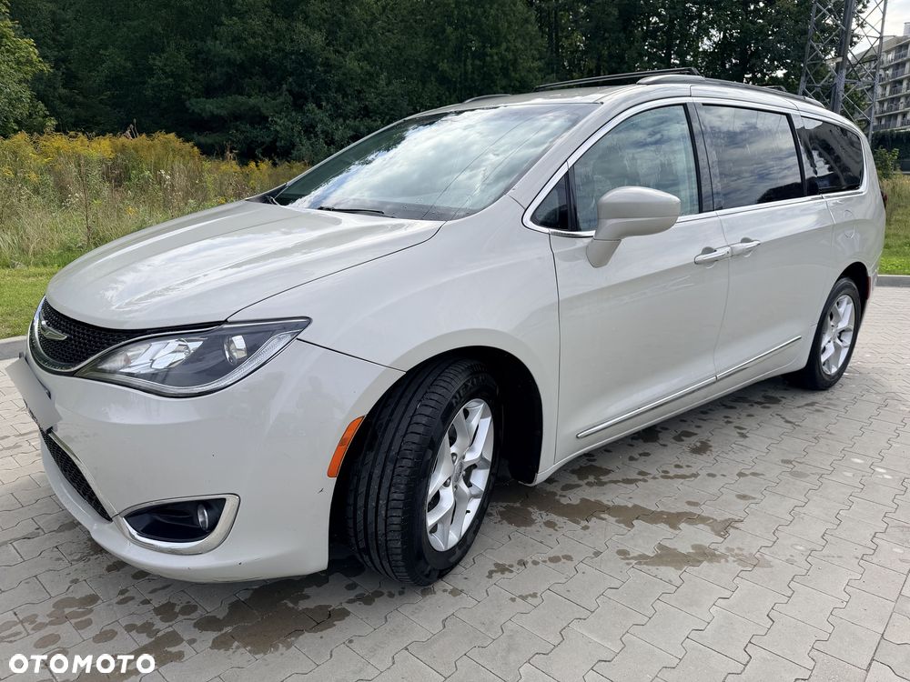 Chrysler Pacifica - 21