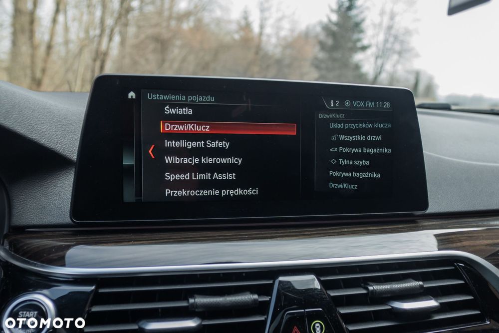 BMW Seria 5 520d xDrive M Sport Edition - 11