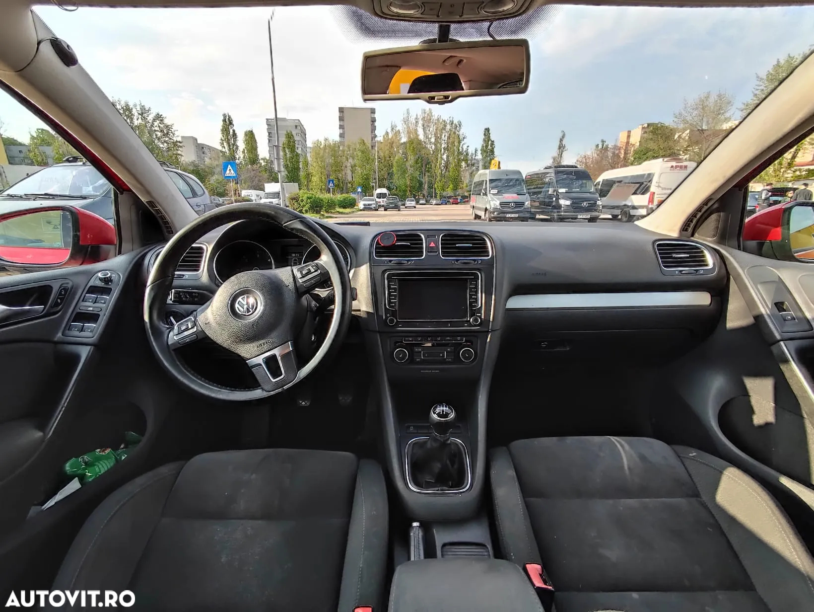 Volkswagen Golf 1.6 TDI DPF Highline - 9