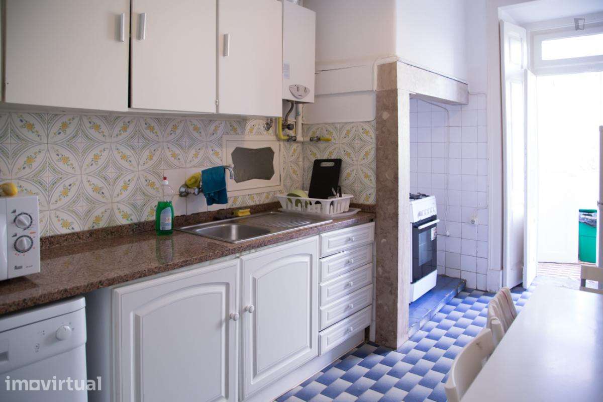 Quarto - localizado em São Sebastião Lisbon - Grande imagem: 4/17