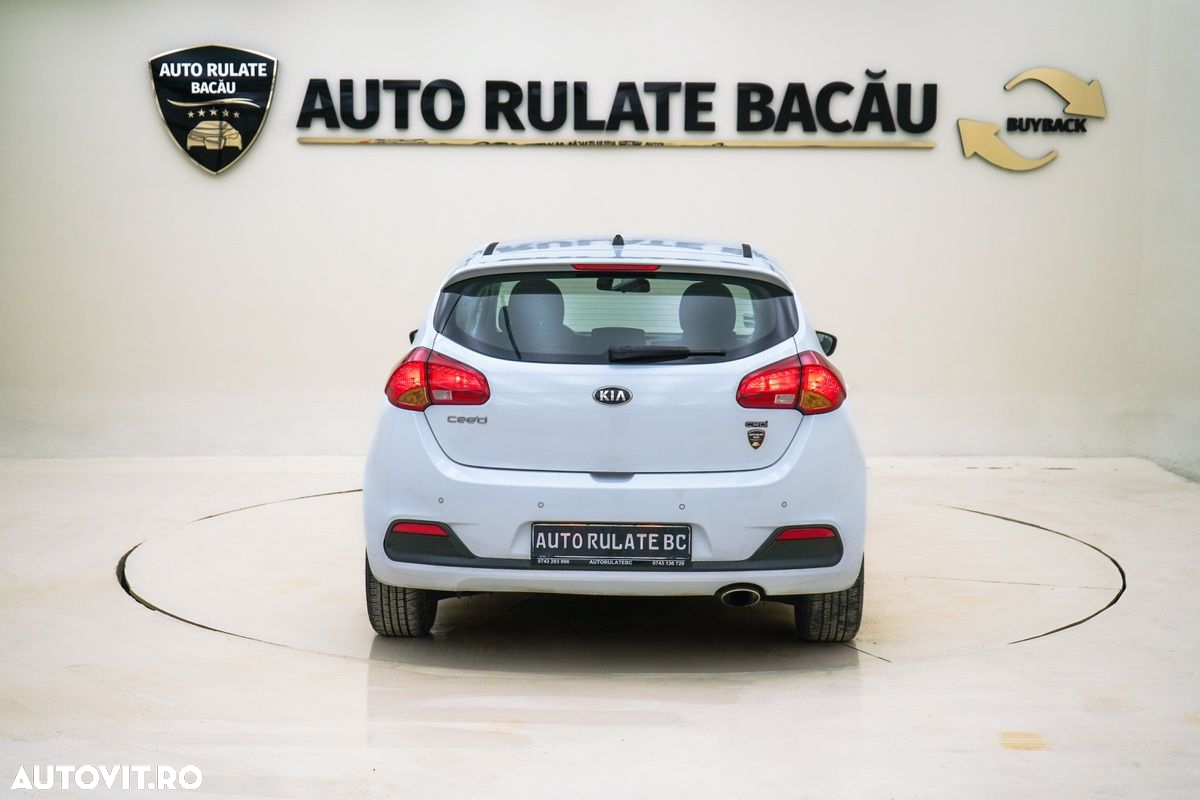 Kia Ceed - 11