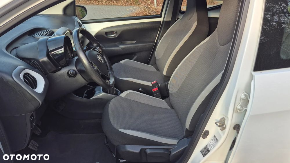 Toyota Aygo x-play - 14
