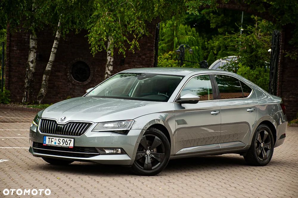 Skoda Superb 2.0 TDI Ambition DSG - 32