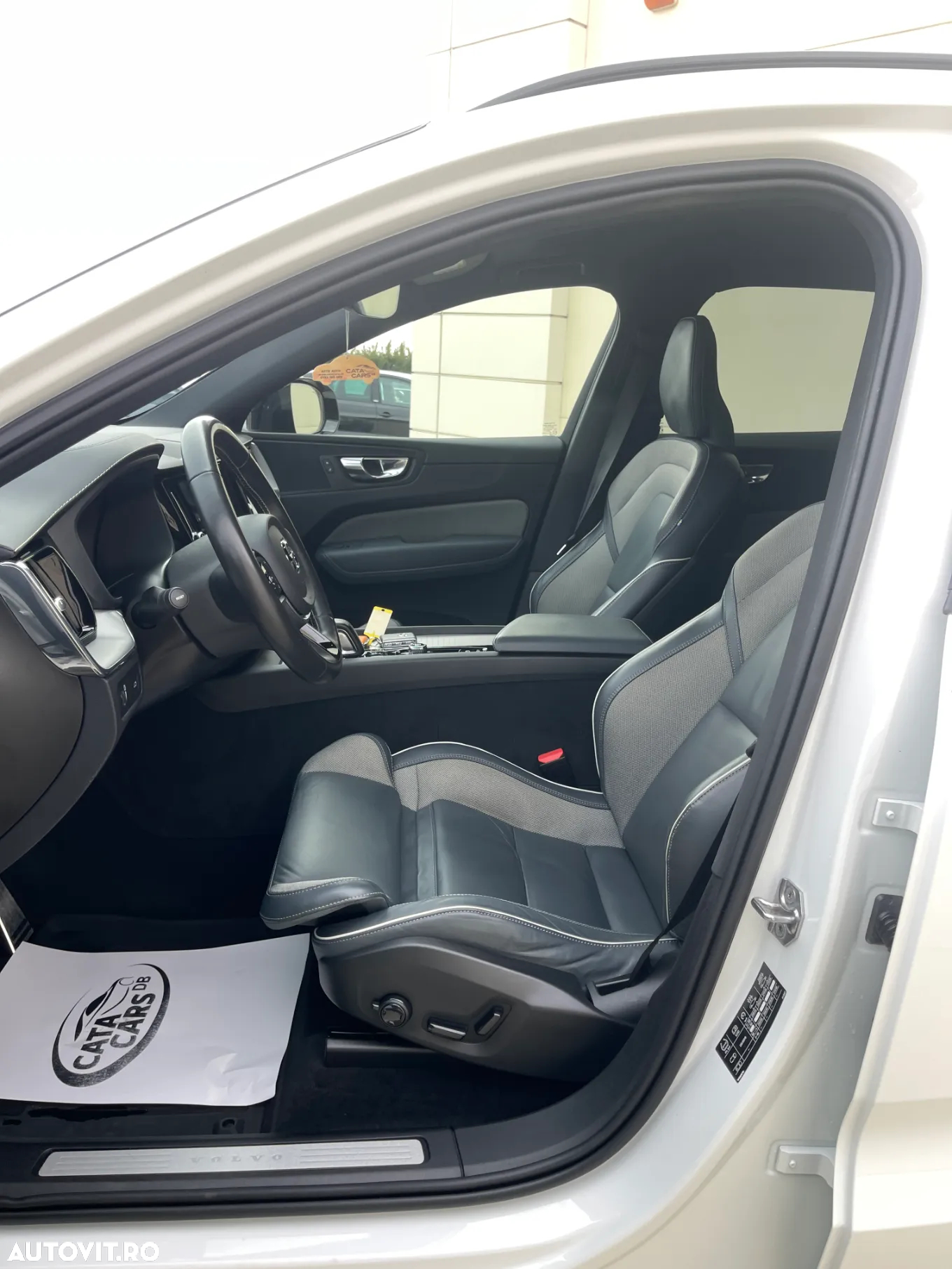 Volvo XC 60 B4 MHEV R-Design - 30