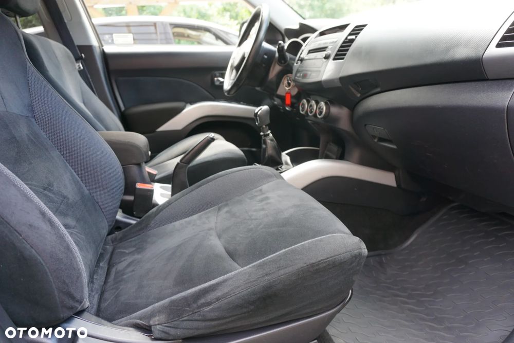 Mitsubishi Outlander 2.0 DID Instyle - 16