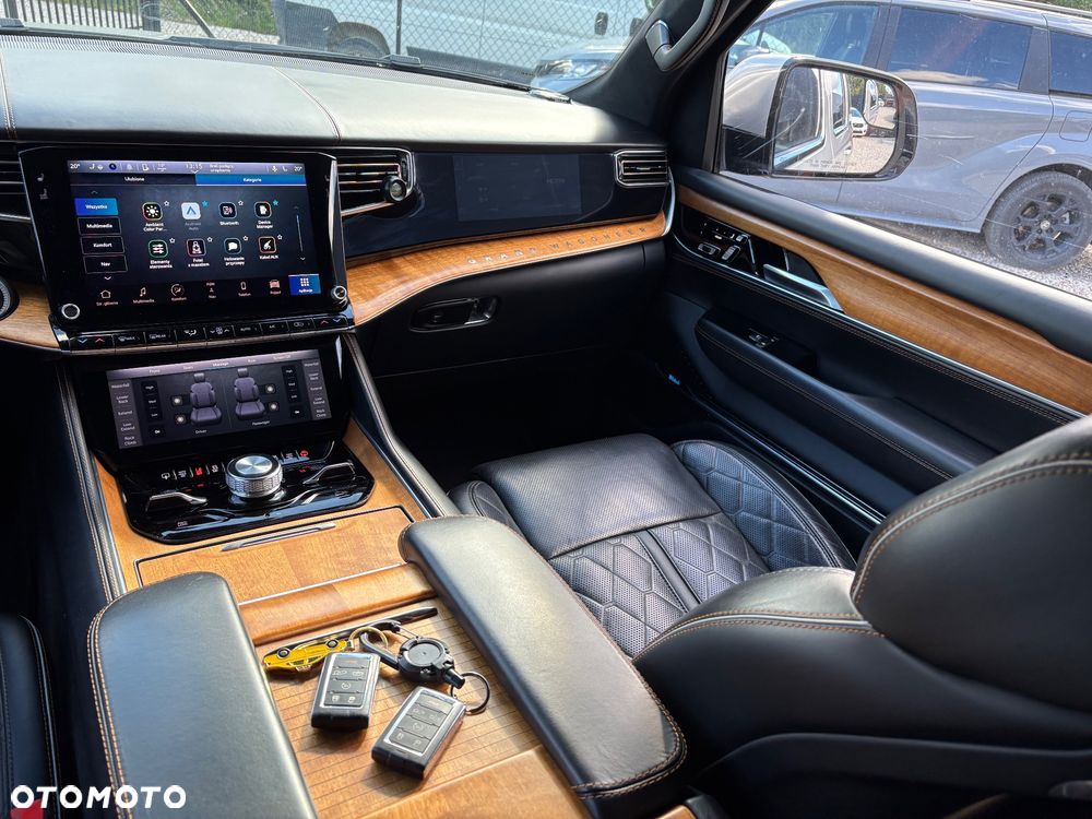 Jeep Grand Wagoneer - 30