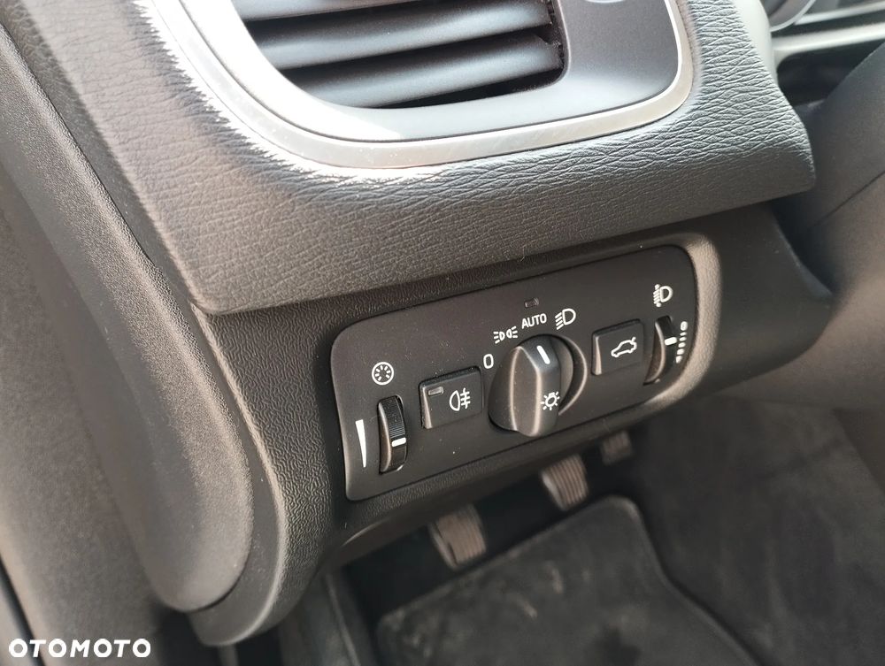 Volvo V40 T2 Momentum - 21