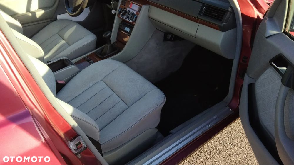 Mercedes-Benz W124 (1984-1993) - 23