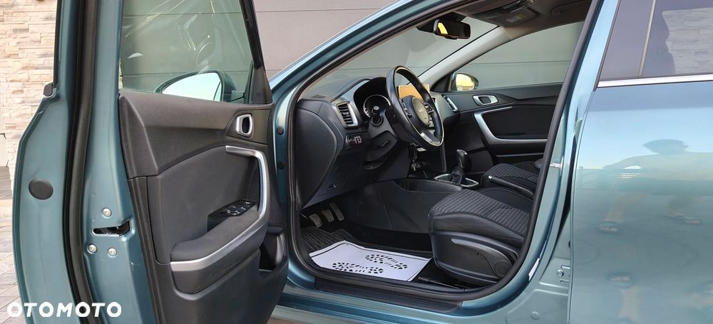 Kia Ceed ver-1-6-crdi-mhev-business-line - 15