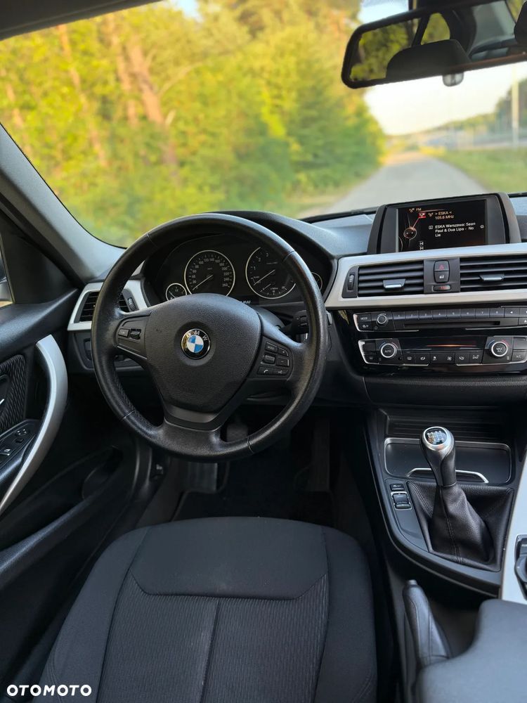 BMW Seria 3 318i - 9