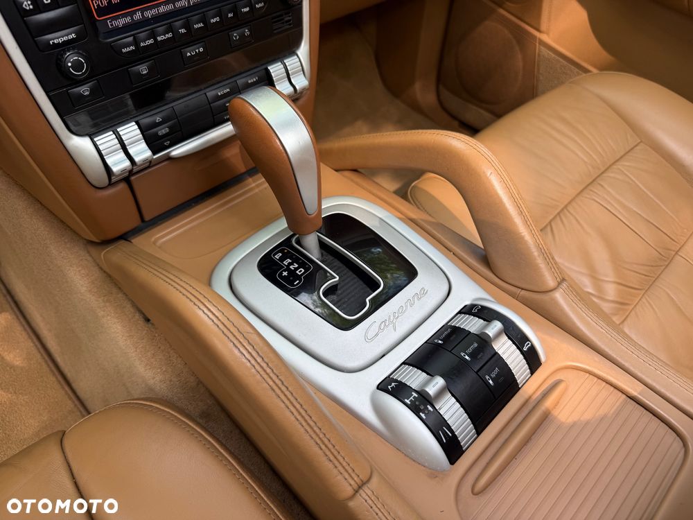 Porsche Cayenne Turbo S - 32