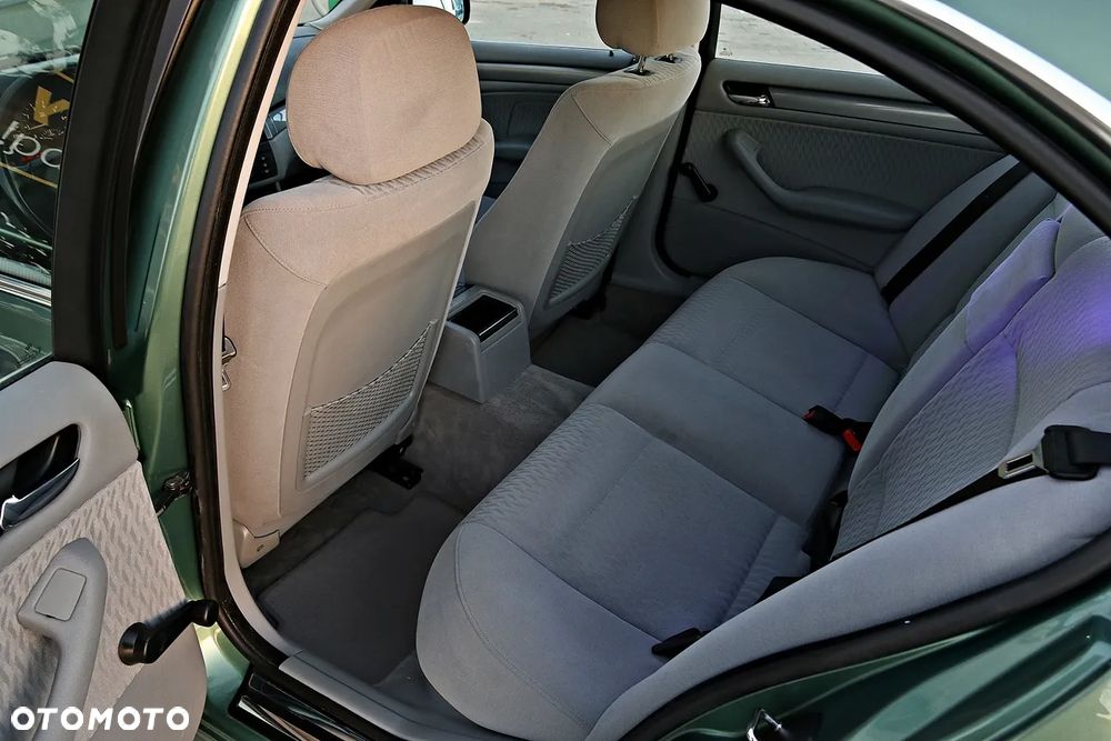 BMW Seria 3 320i - 36