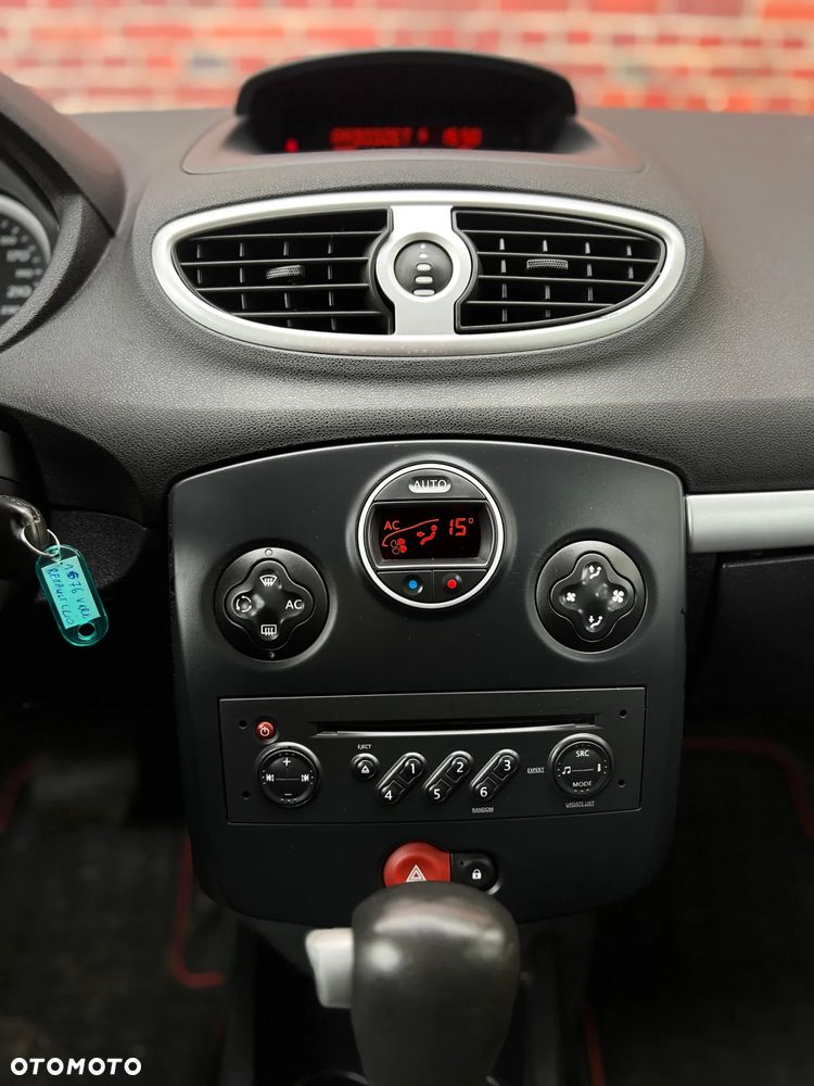 Renault Clio - 25