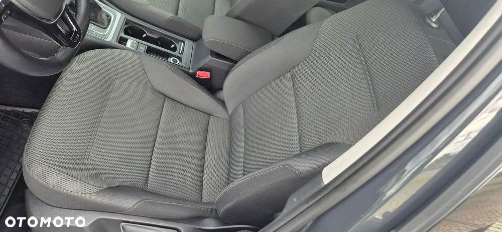 Volkswagen Golf - 8