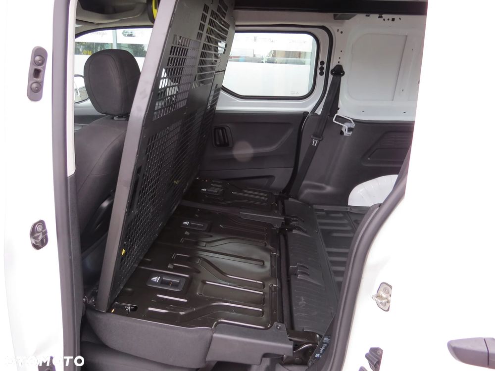 Toyota Proace City 1.2 D-4t 130KM A/t Long Brygadówka - 30