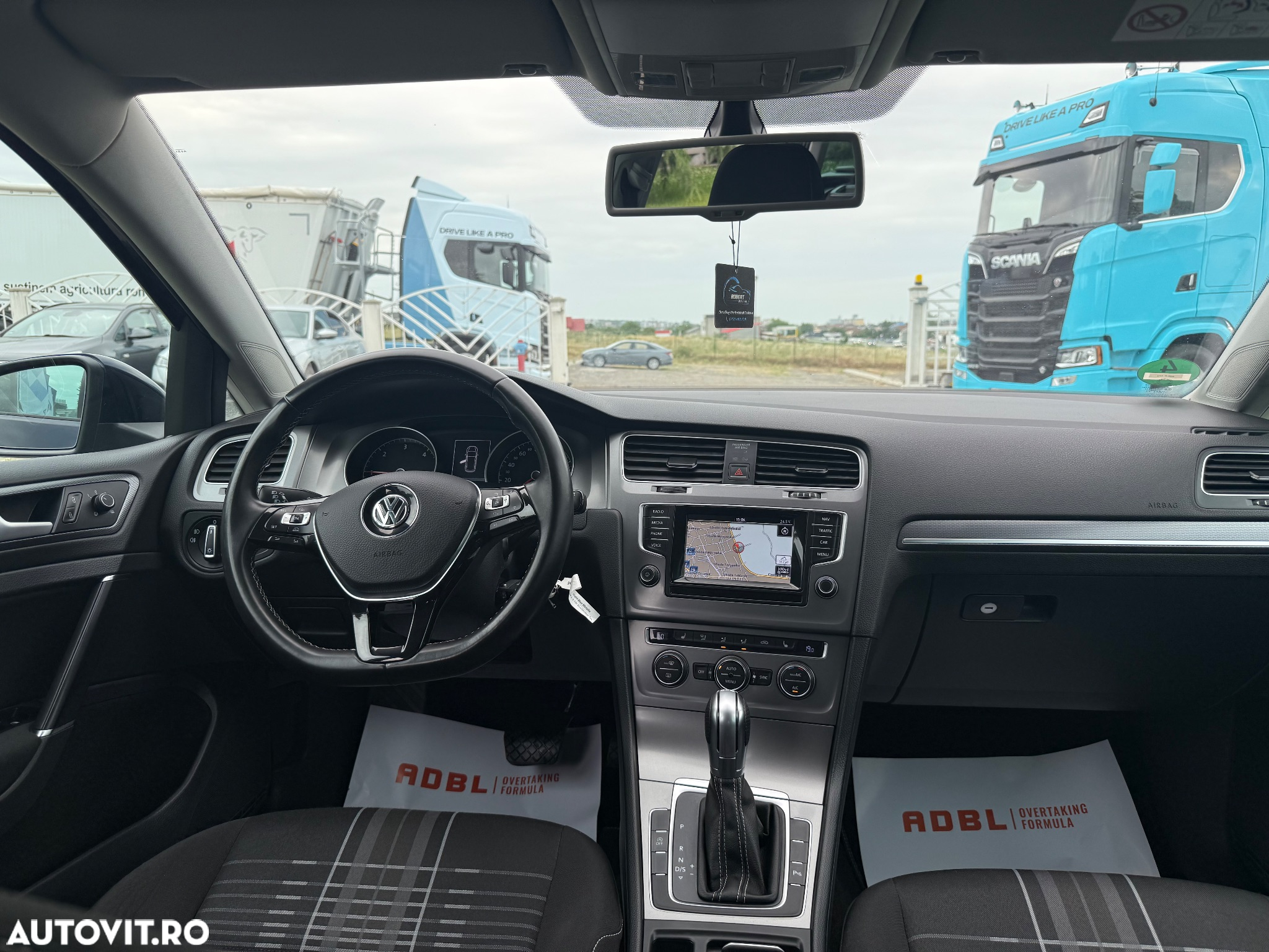 Volkswagen Golf Variant 1.6 TDI BlueMotion Technology DSG Lounge - 3