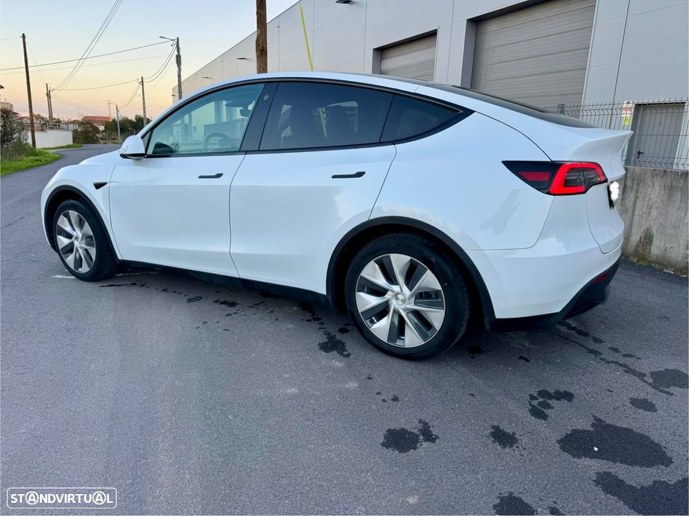 Tesla Model Y - 7