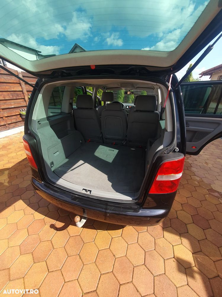 Volkswagen Touran - 33