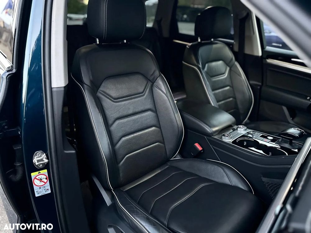 Volkswagen Touareg 3.0 V6 TDI SCR 4Motion Automatik - 11
