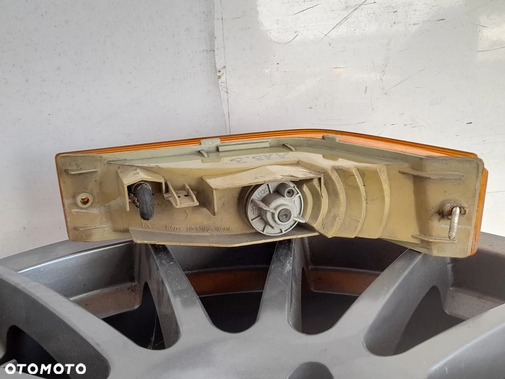 Lampa kierunkowskazu prawy przód Nissan Bluebird ZX Turbo KOITO 21063192 - 6