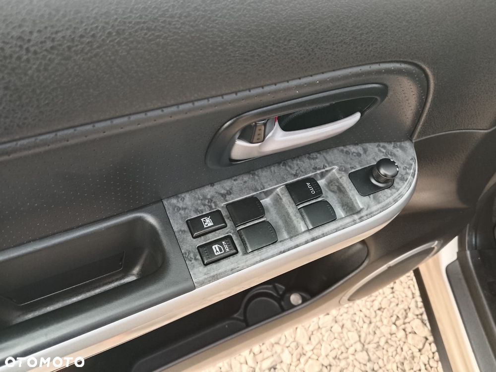 Suzuki Grand Vitara 2.4 Premium EU5 - 15