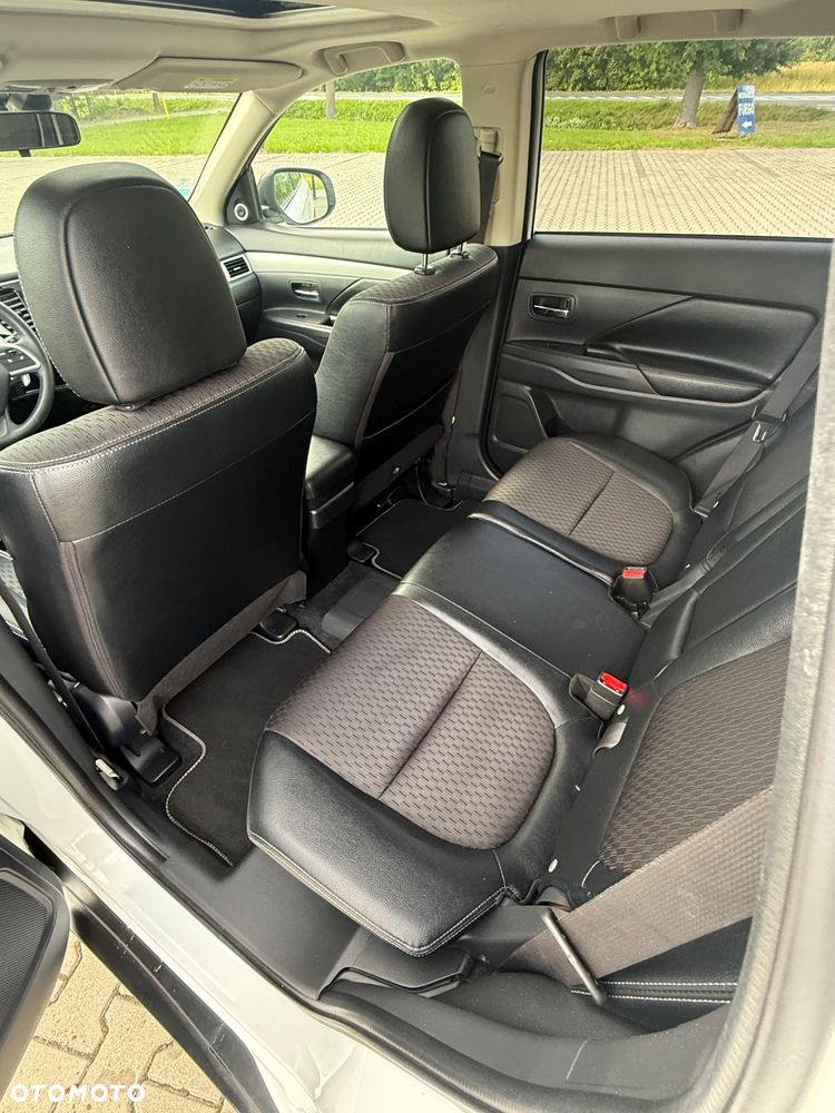 Mitsubishi Outlander 2.0 4WD Top - 14