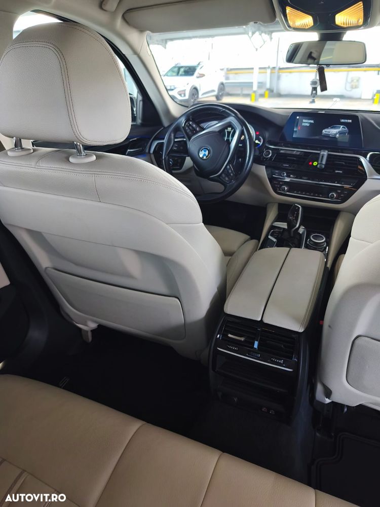 BMW Seria 5 520d Aut. Luxury Line - 7