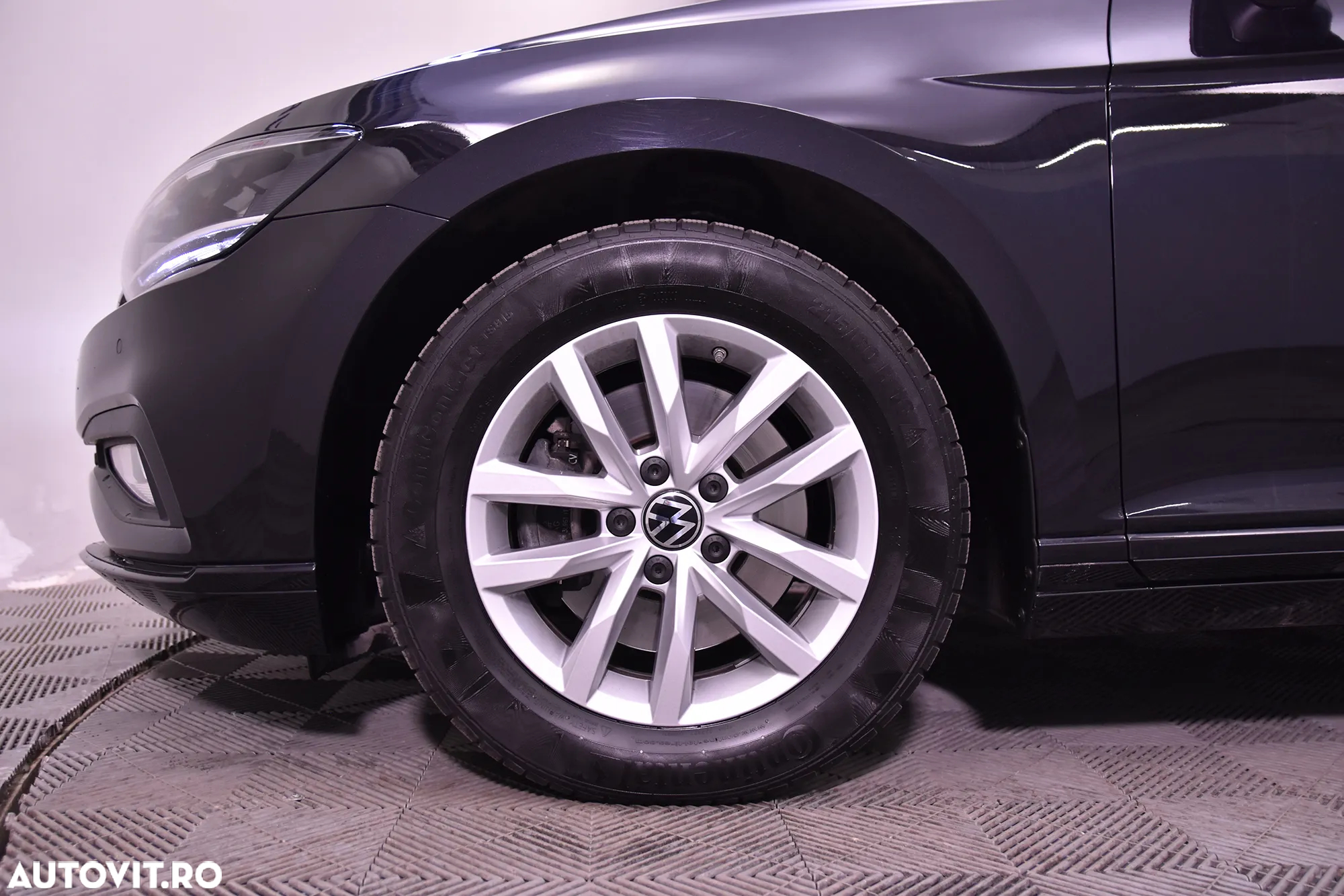 Volkswagen Passat - 13