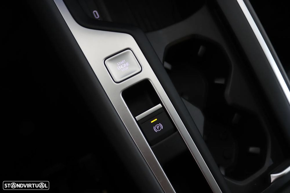VW Passat Variant 2.0 TDI Business DSG - 18