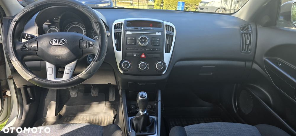 Kia Ceed - 8