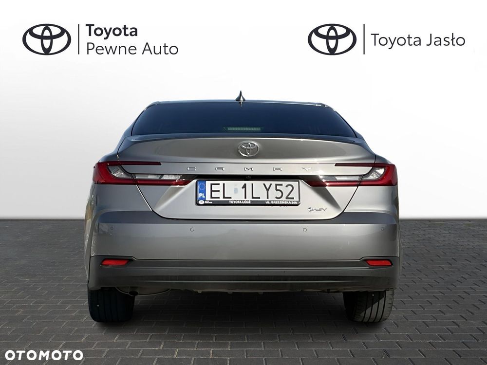Toyota Camry - 5