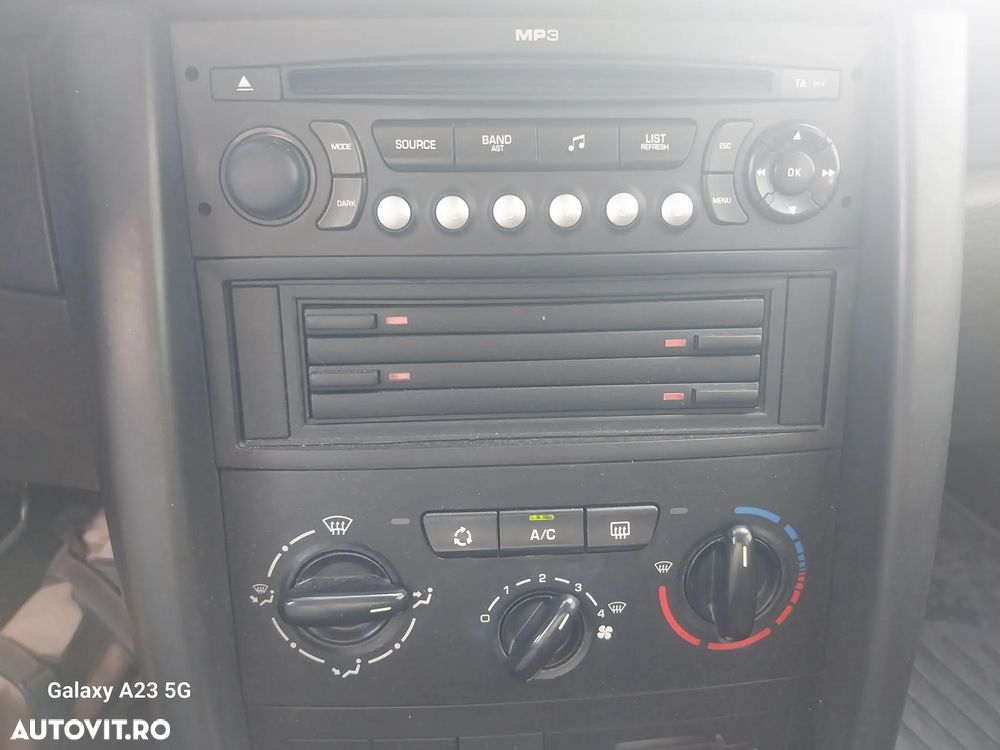 Peugeot 207 1.4 HDI Trendy - 10