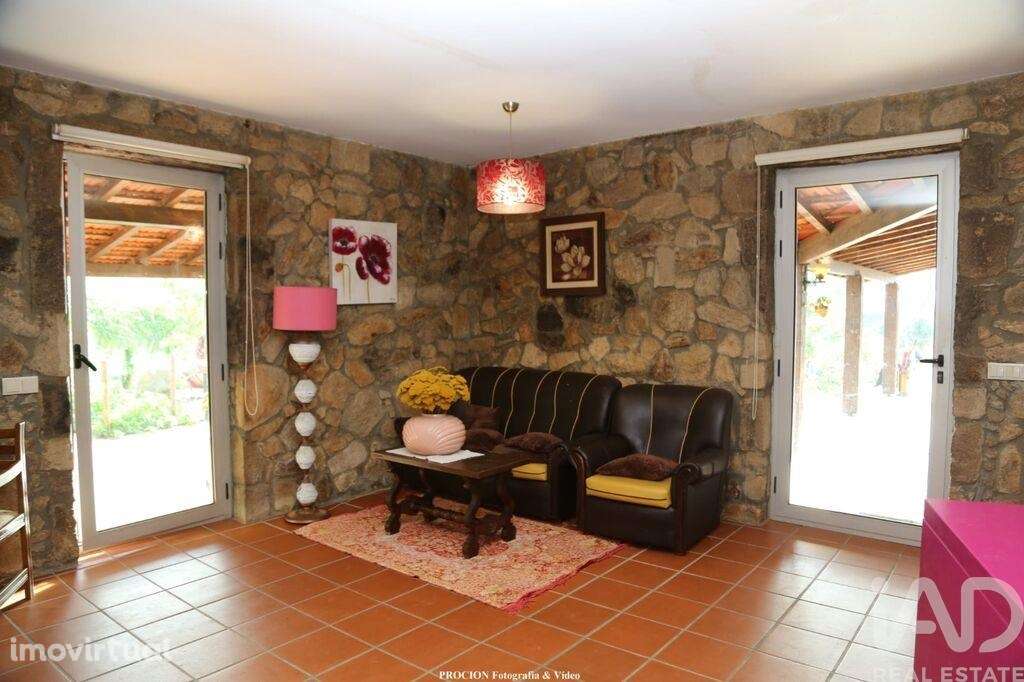 Quinta rural T3 em Vila de Cucujães de 140 m2 - Grande imagem: 2/30