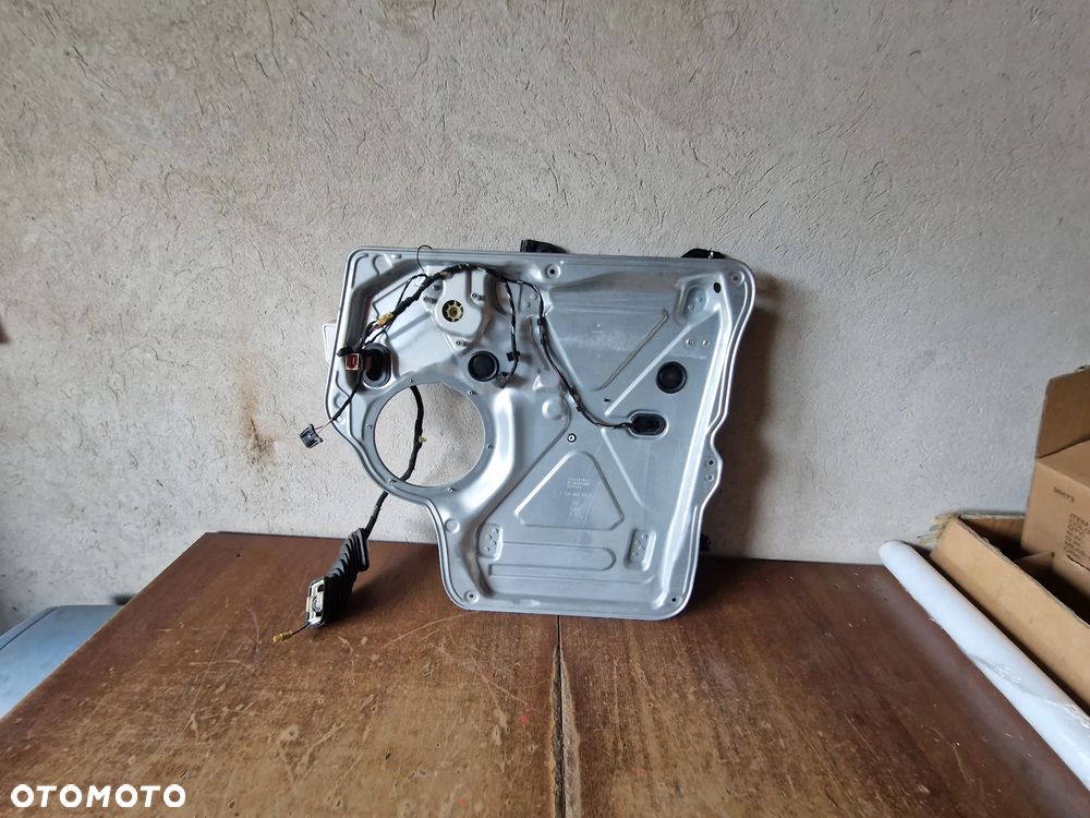 PODNOŚNIK SZYBY PRAWY VW T5 VW T6 2003r - 2019r - 4